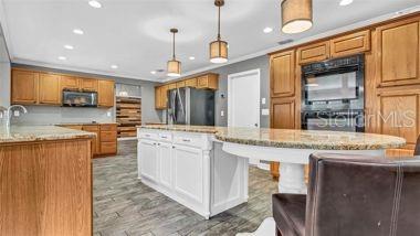 Image 21 of 32 For 173 Foxcroft Dr E.