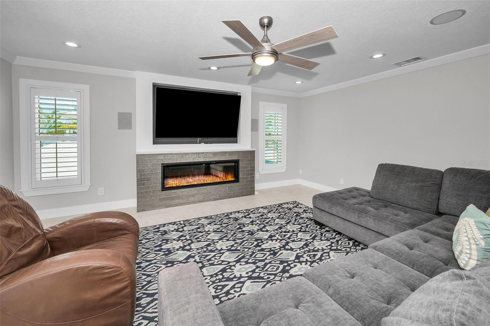 Image 16 of 100 For 804 Bay Point Drive