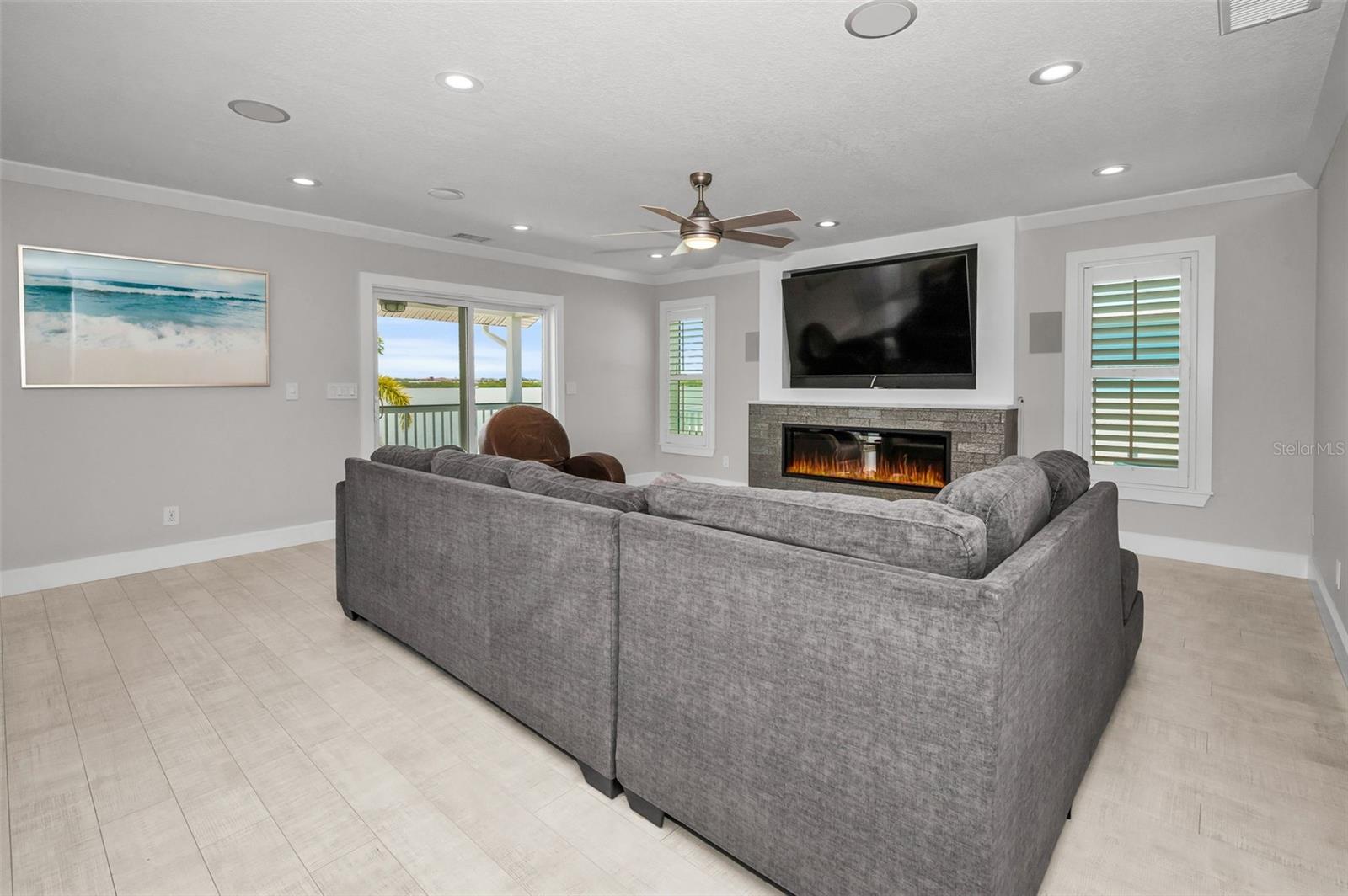 Image 19 of 100 For 804 Bay Point Drive