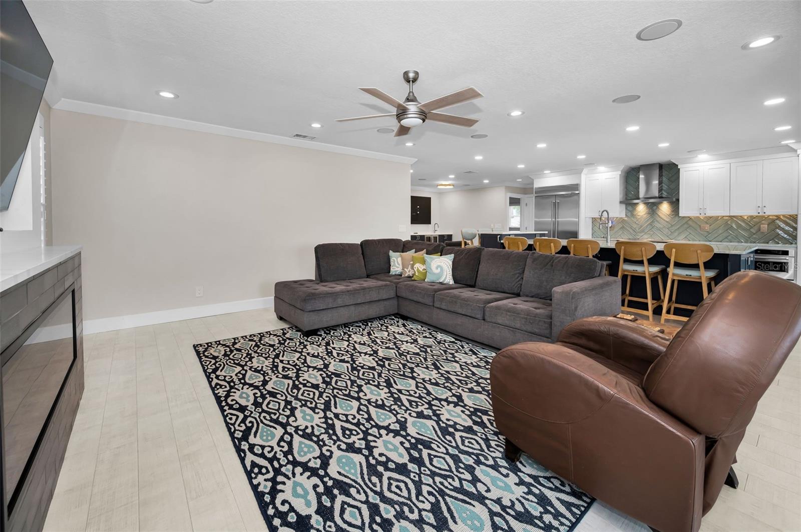 Image 30 of 100 For 804 Bay Point Drive