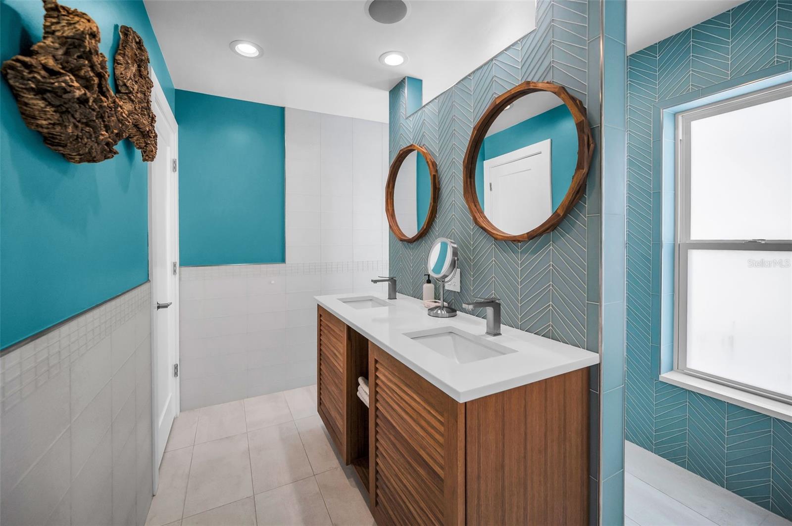 Image 82 of 100 For 804 Bay Point Drive