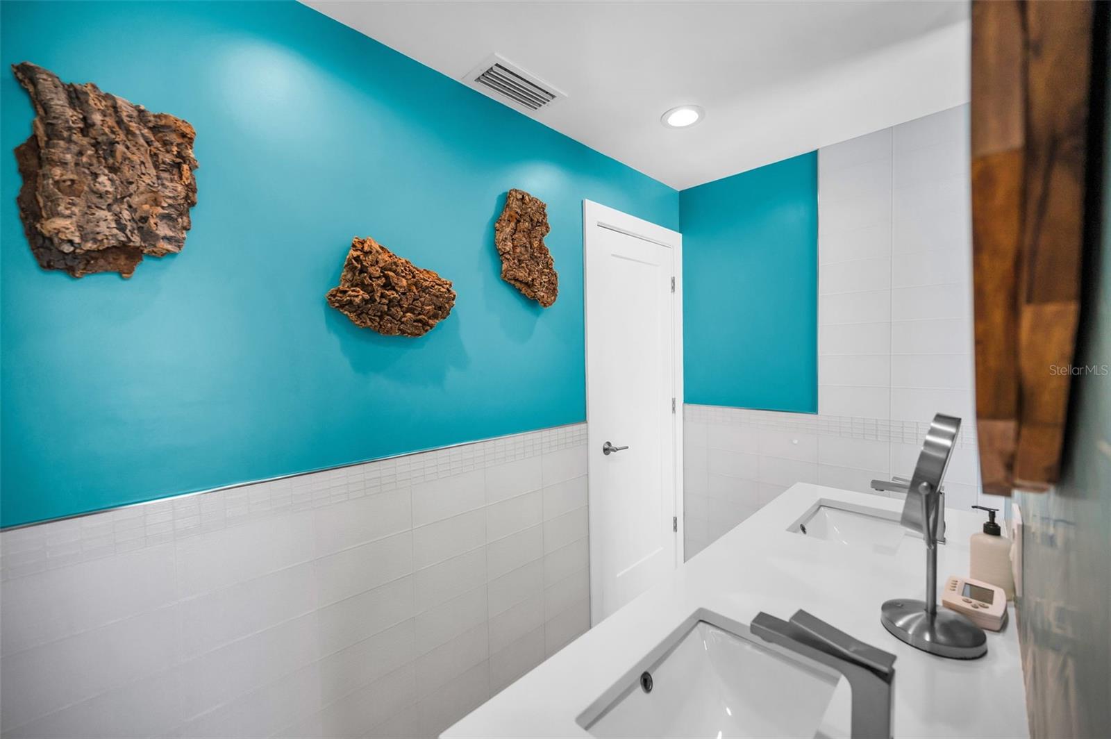 Image 86 of 100 For 804 Bay Point Drive