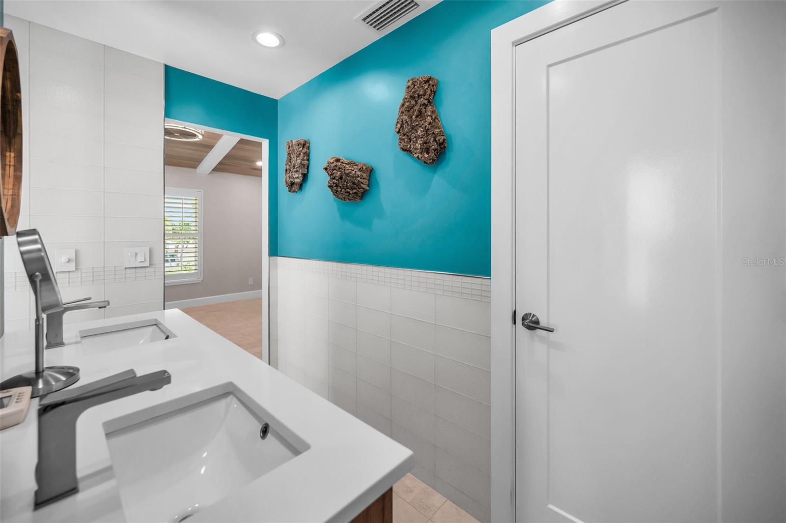 Image 87 of 100 For 804 Bay Point Drive