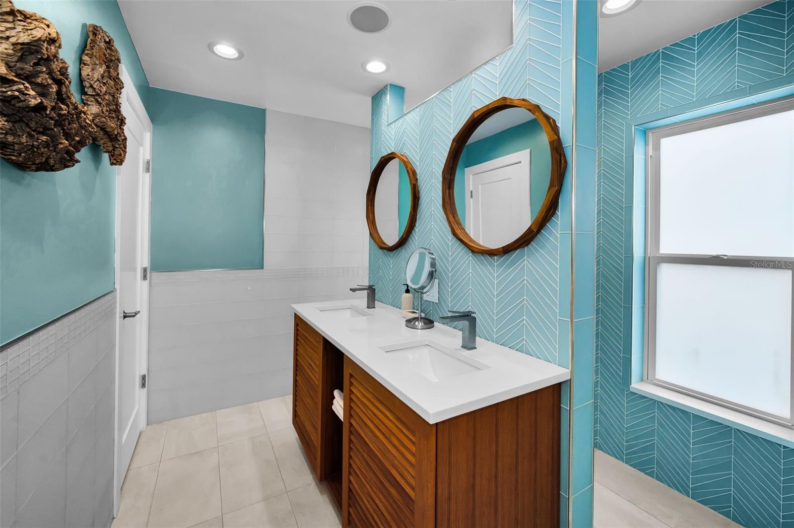 Image 88 of 100 For 804 Bay Point Drive