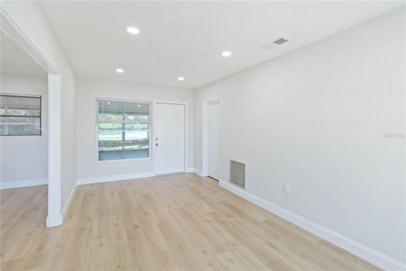 Image 14 of 29 For 5337 60th Street N