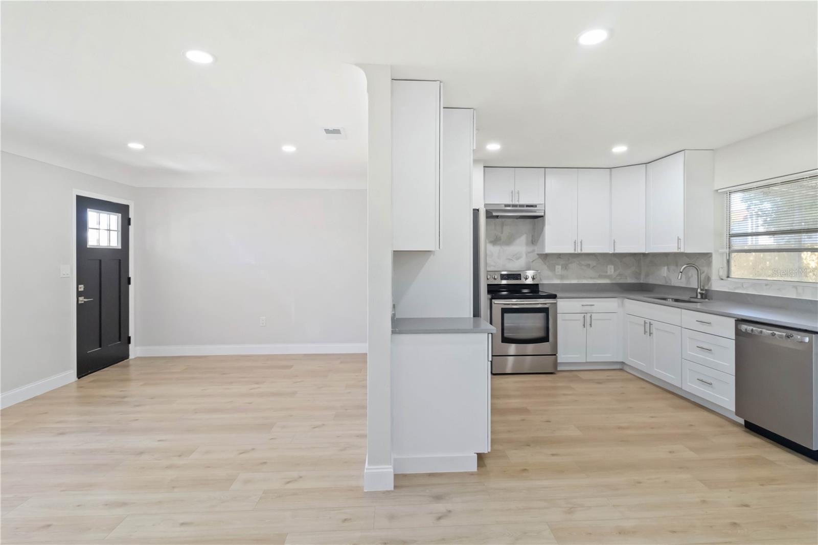 Image 7 of 29 For 5337 60th Street N