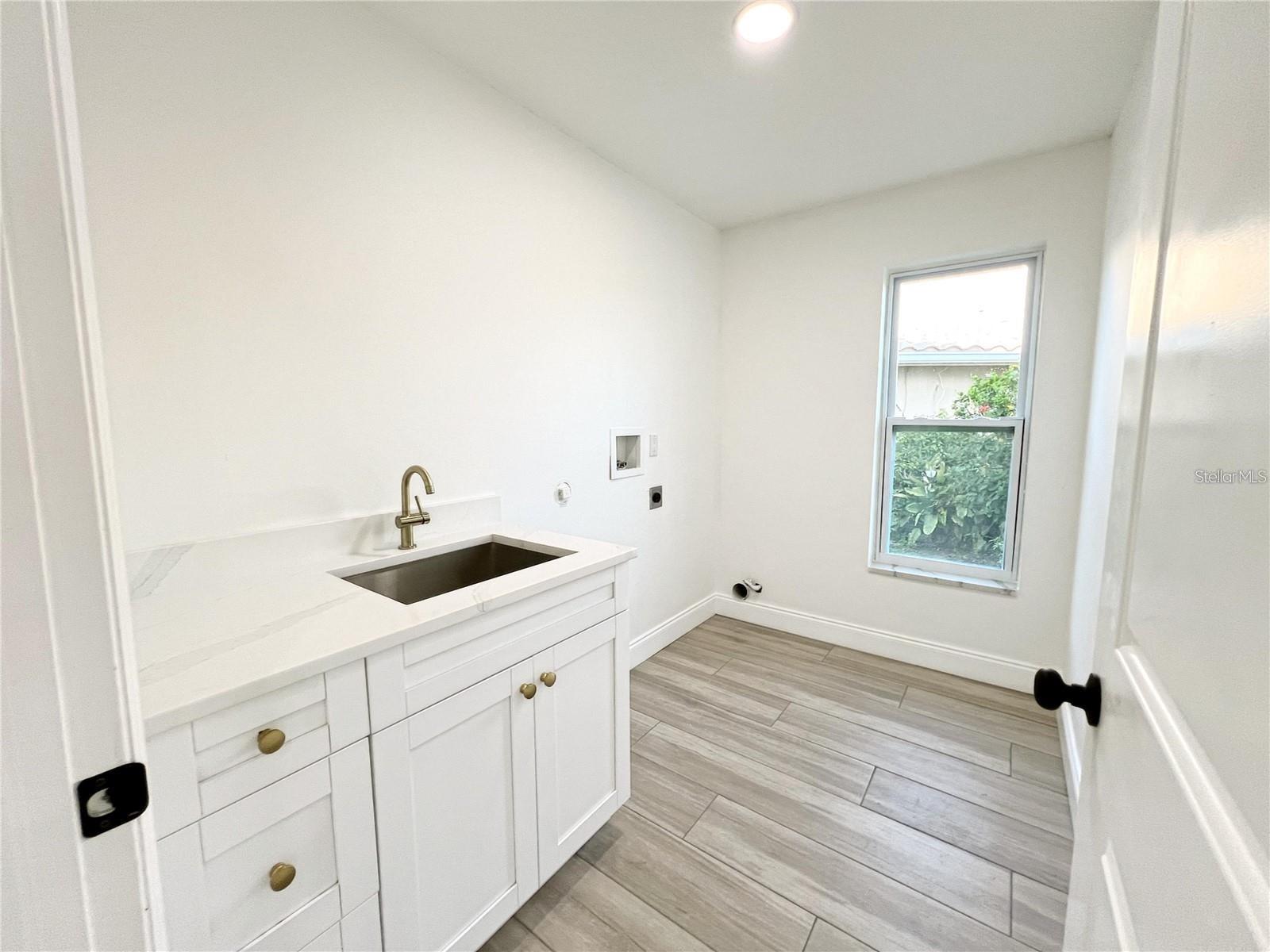 Image 43 of 61 For 4804 Longwater Way