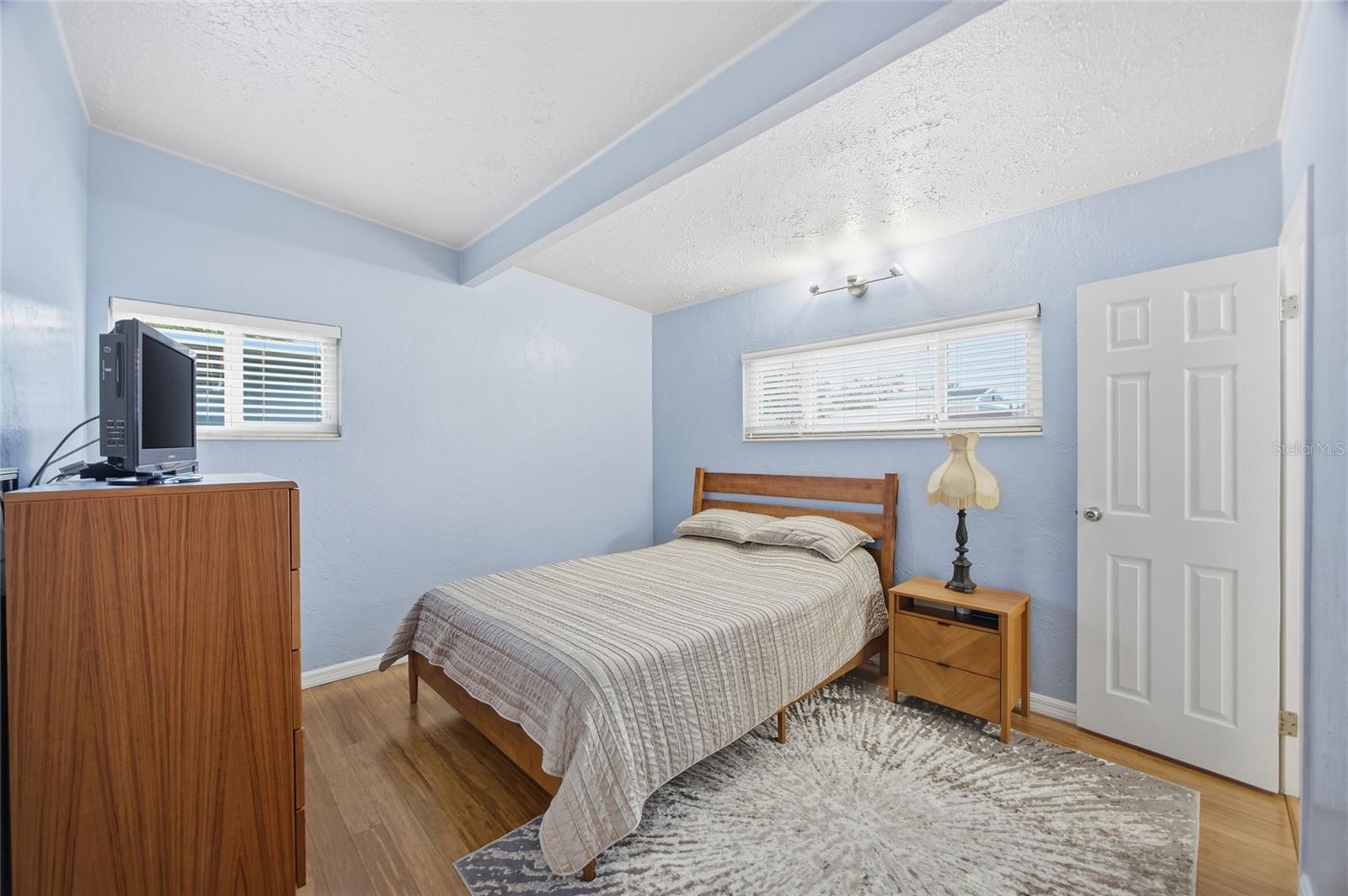 Image 13 of 34 For 6134 Hampton Drive N