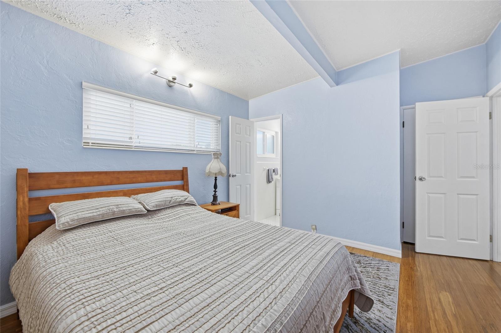 Image 14 of 34 For 6134 Hampton Drive N