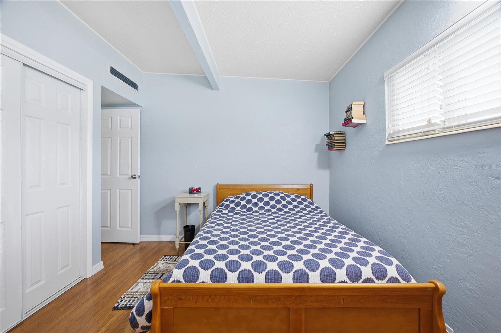 Image 17 of 34 For 6134 Hampton Drive N