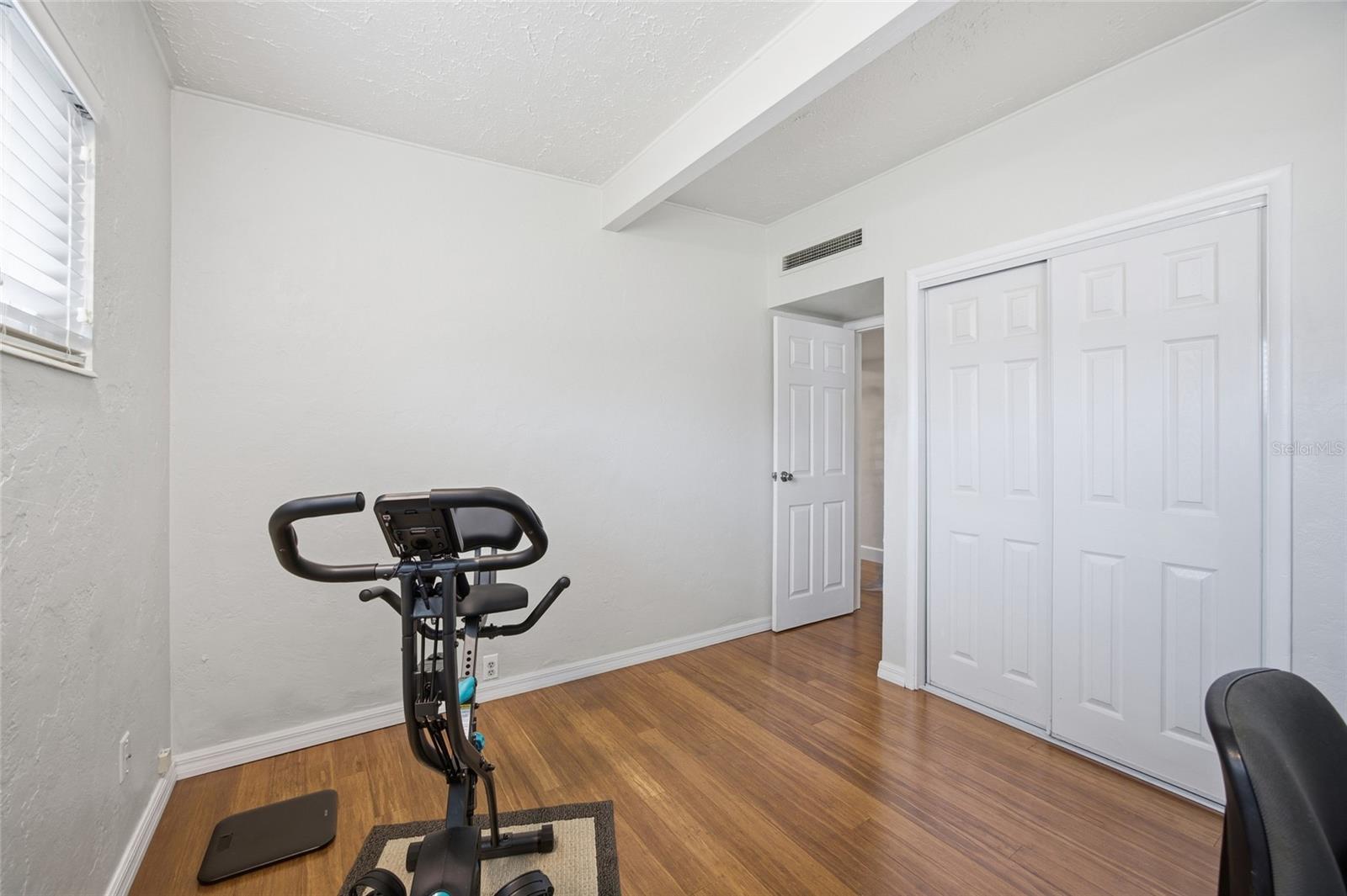 Image 18 of 34 For 6134 Hampton Drive N