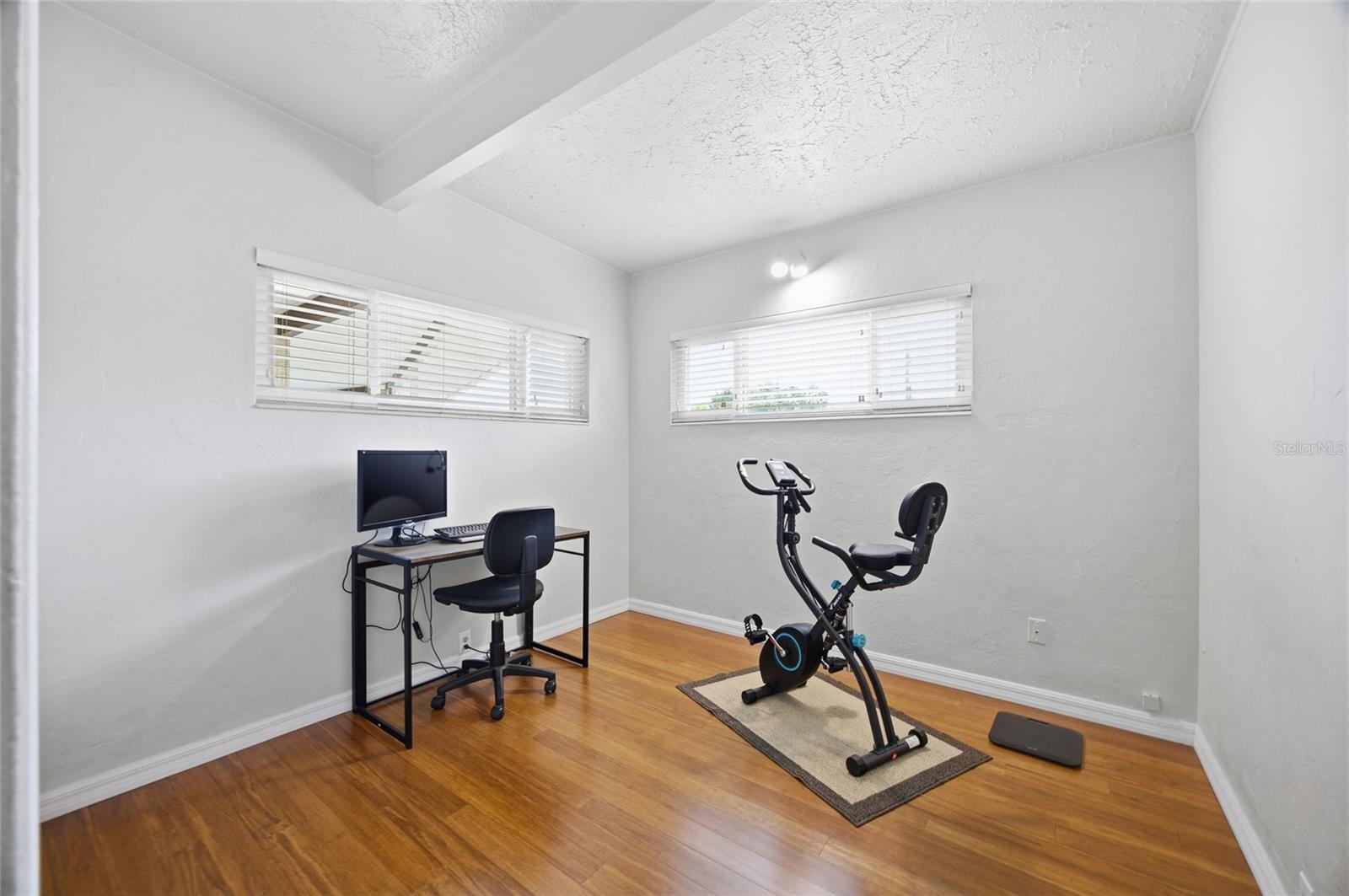 Image 19 of 34 For 6134 Hampton Drive N