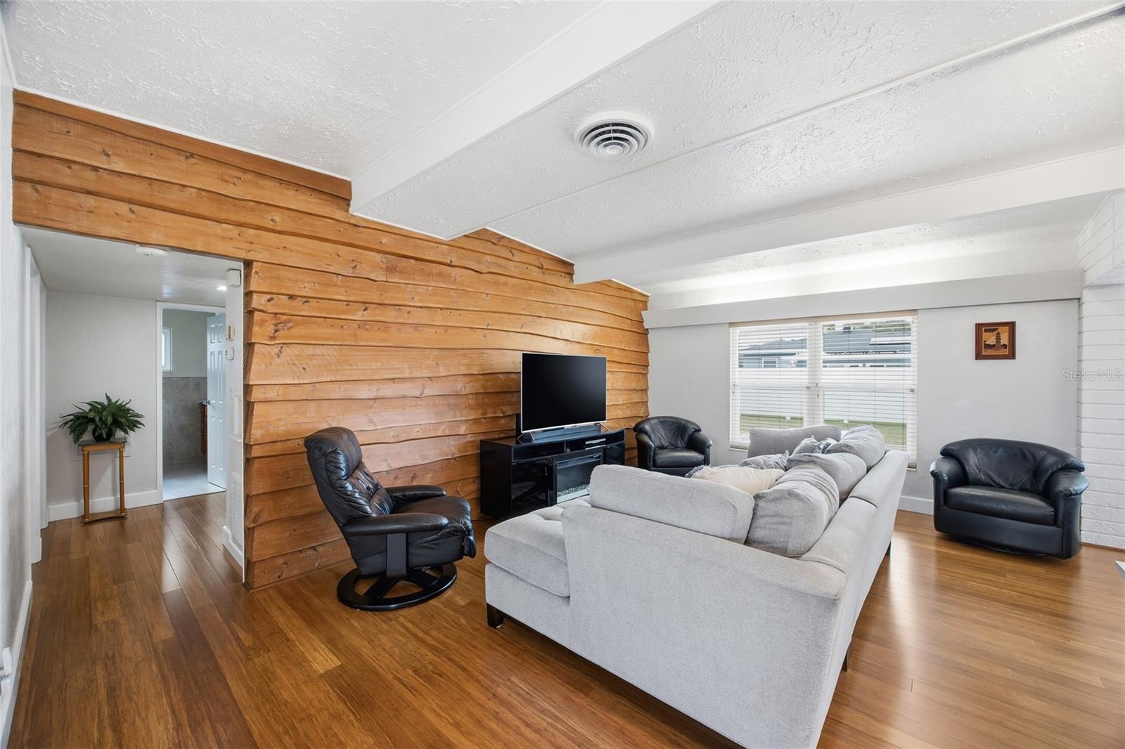 Image 6 of 34 For 6134 Hampton Drive N