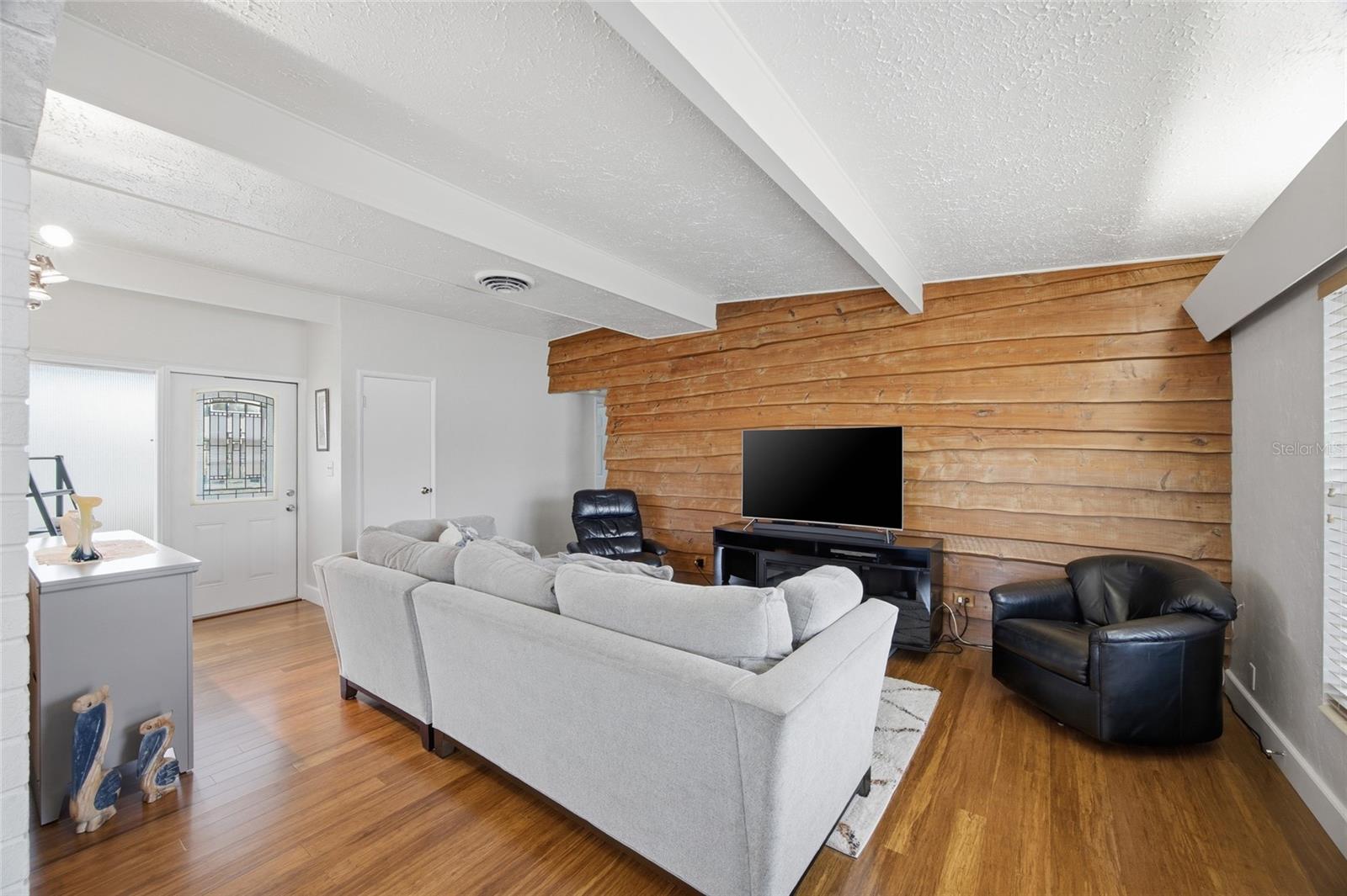 Image 7 of 34 For 6134 Hampton Drive N