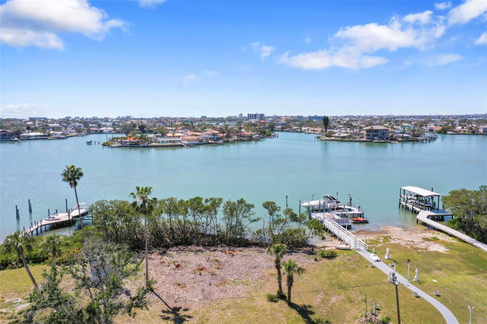 Image 3 of 9 For 636 Sunset Drive S