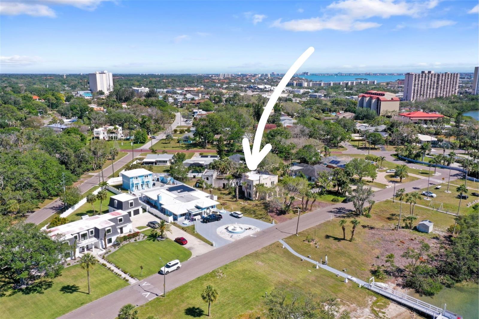 Image 6 of 9 For 636 Sunset Drive S