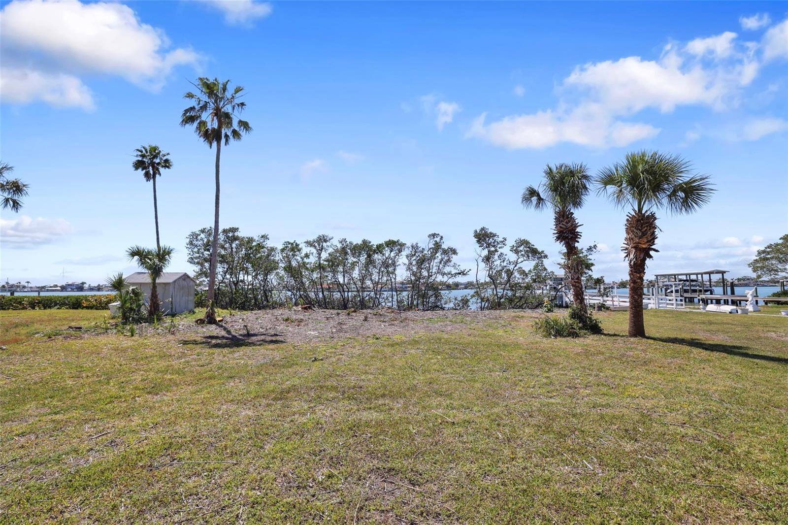 Image 7 of 9 For 636 Sunset Drive S