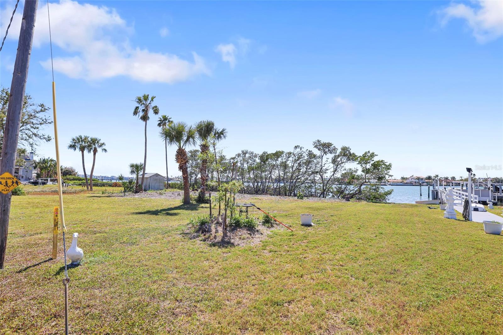 Image 8 of 9 For 636 Sunset Drive S