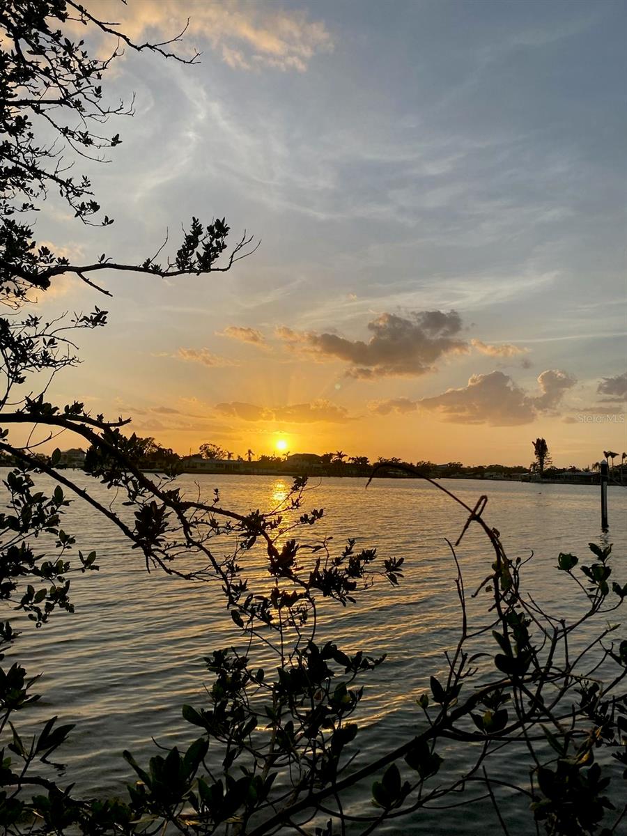 Image 9 of 9 For 636 Sunset Drive S