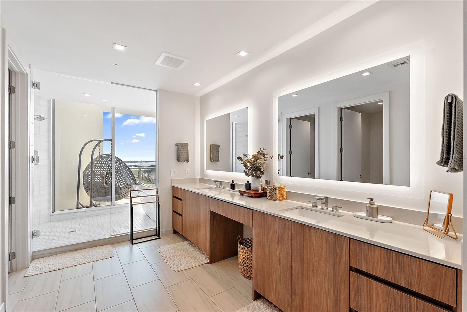 Image 28 of 61 For 5120 Marina Way 7703