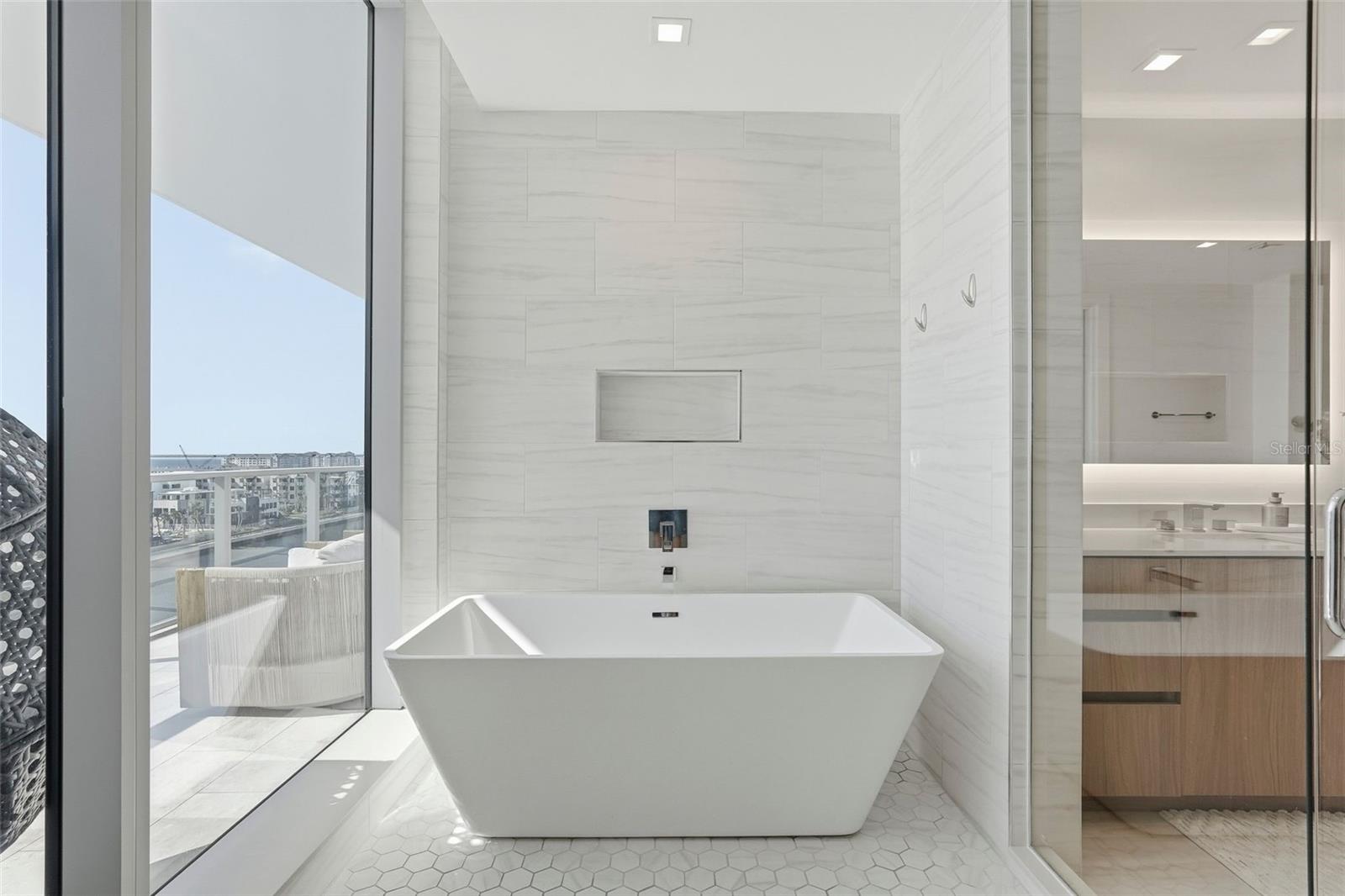 Image 30 of 61 For 5120 Marina Way 7703