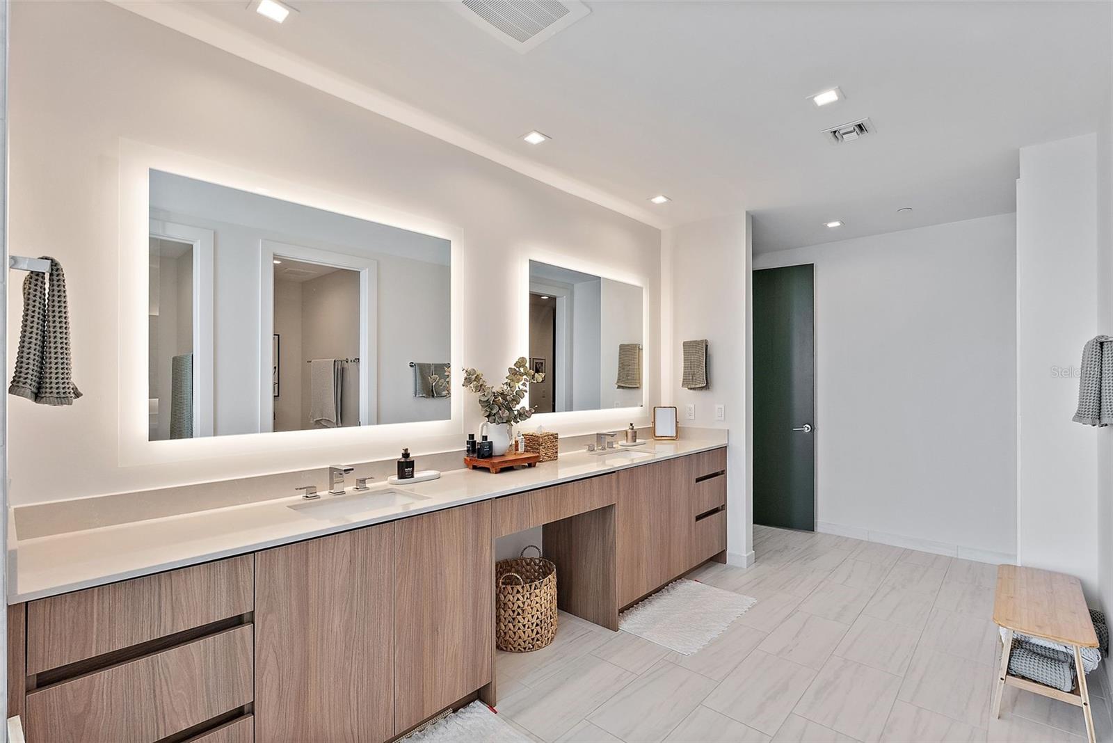 Image 34 of 61 For 5120 Marina Way 7703