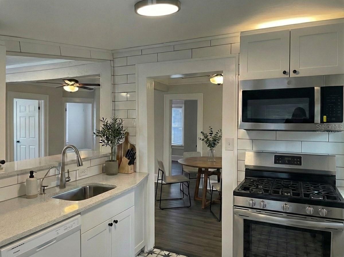 Image 10 of 33 For 3734 Burlington Avenue N 3