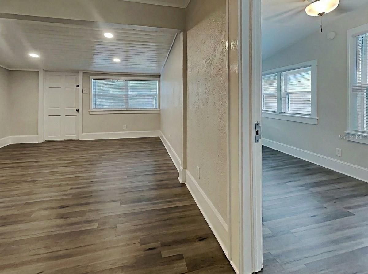 Image 18 of 33 For 3734 Burlington Avenue N 3