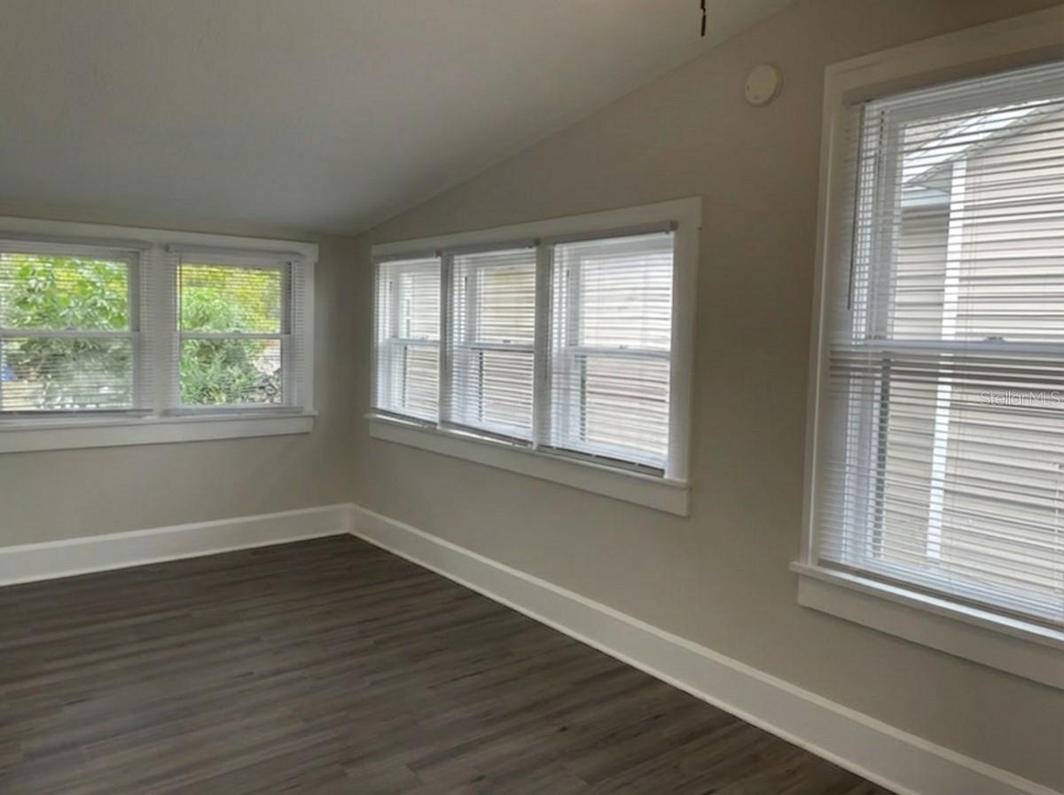 Image 19 of 33 For 3734 Burlington Avenue N 3