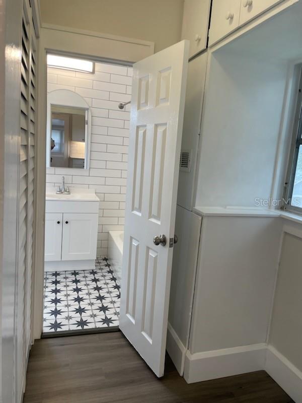 Image 25 of 33 For 3734 Burlington Avenue N 3