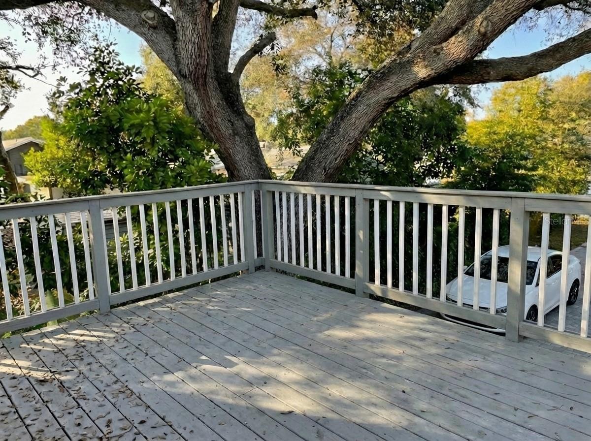 Image 4 of 33 For 3734 Burlington Avenue N 3