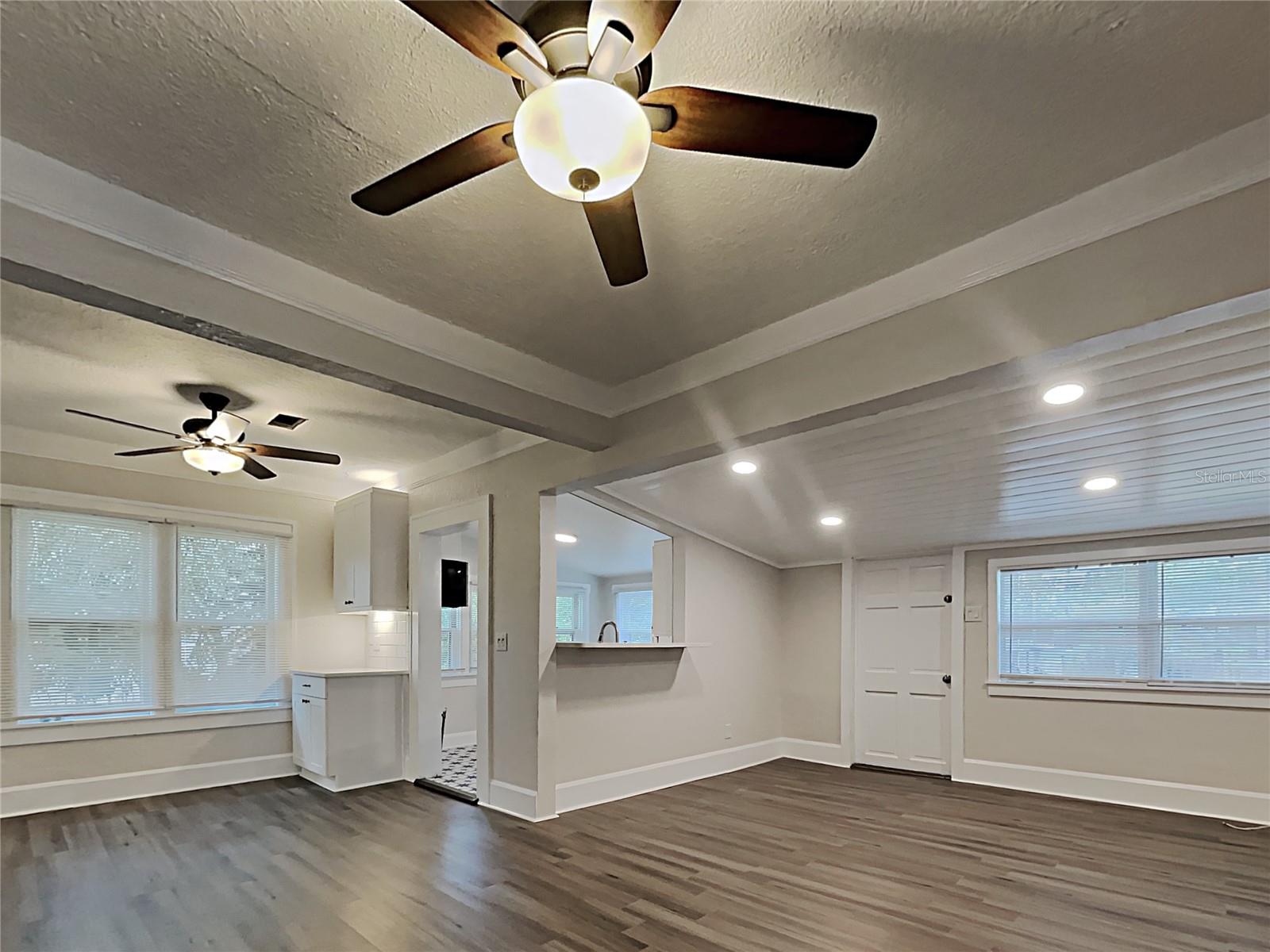 Image 5 of 33 For 3734 Burlington Avenue N 3