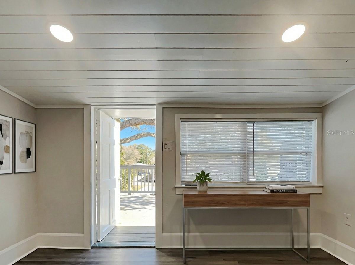 Image 6 of 33 For 3734 Burlington Avenue N 3