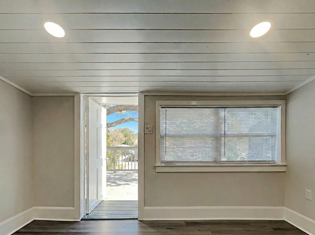 Image 7 of 33 For 3734 Burlington Avenue N 3