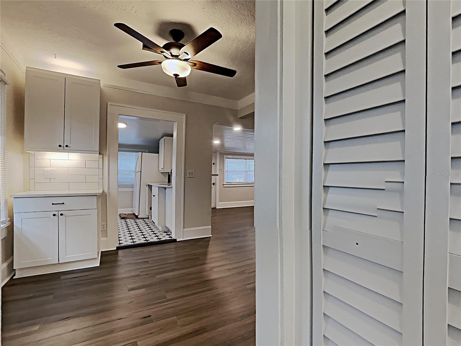 Image 9 of 33 For 3734 Burlington Avenue N 3