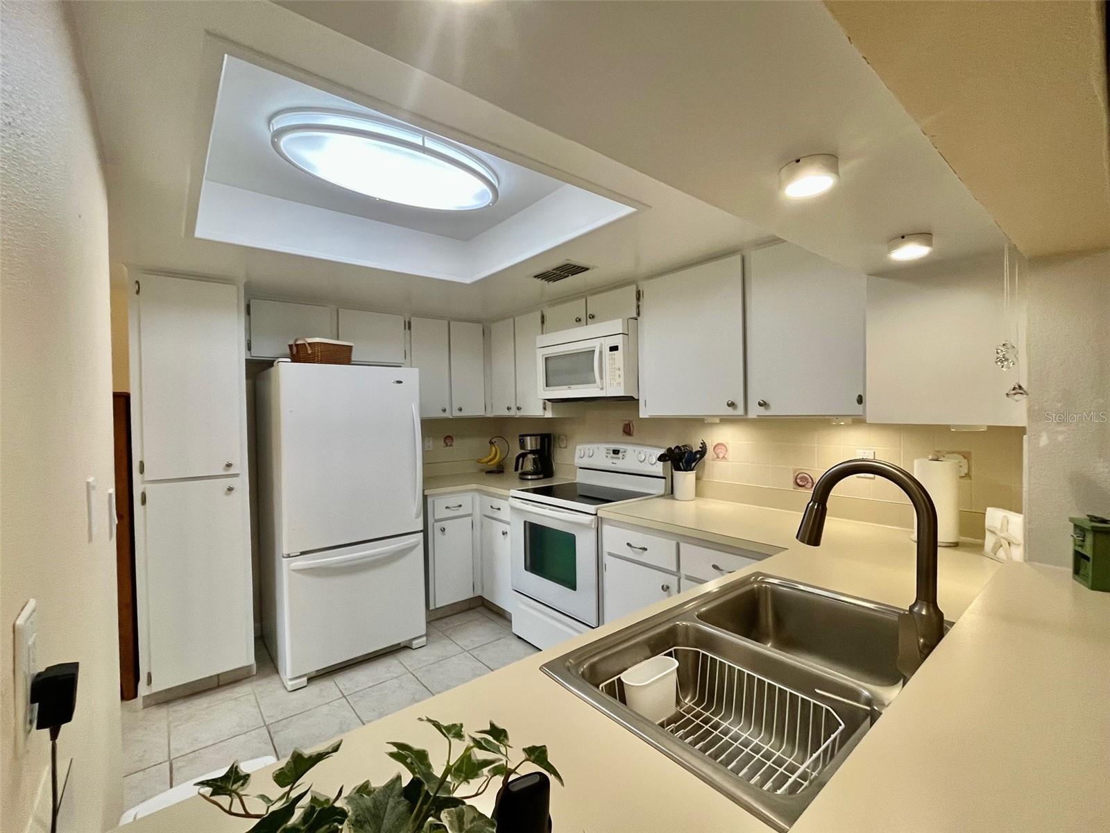 Image 7 of 38 For 2663 Sabal Springs Circle 102