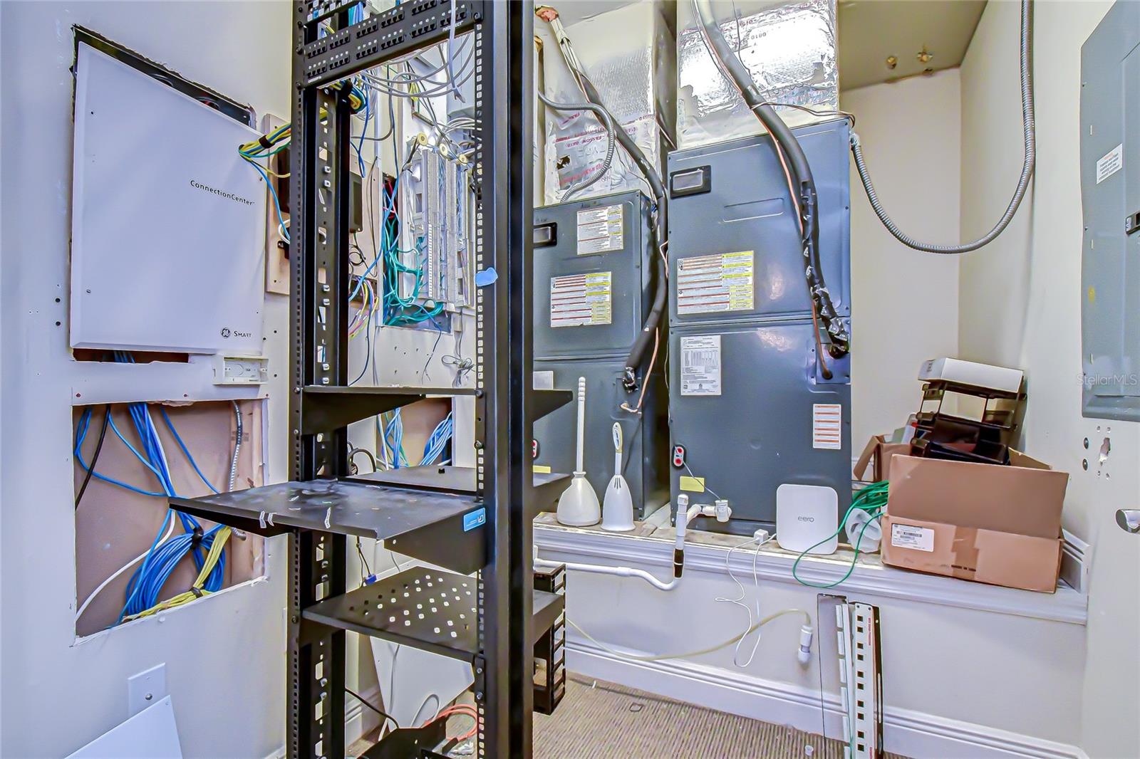 Image 18 of 38 For 6928 Linebaugh Avenue