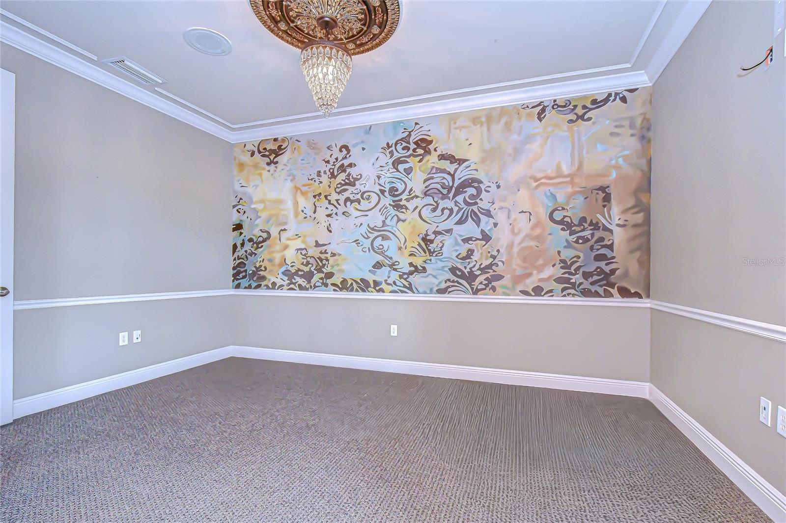 Image 22 of 38 For 6928 Linebaugh Avenue