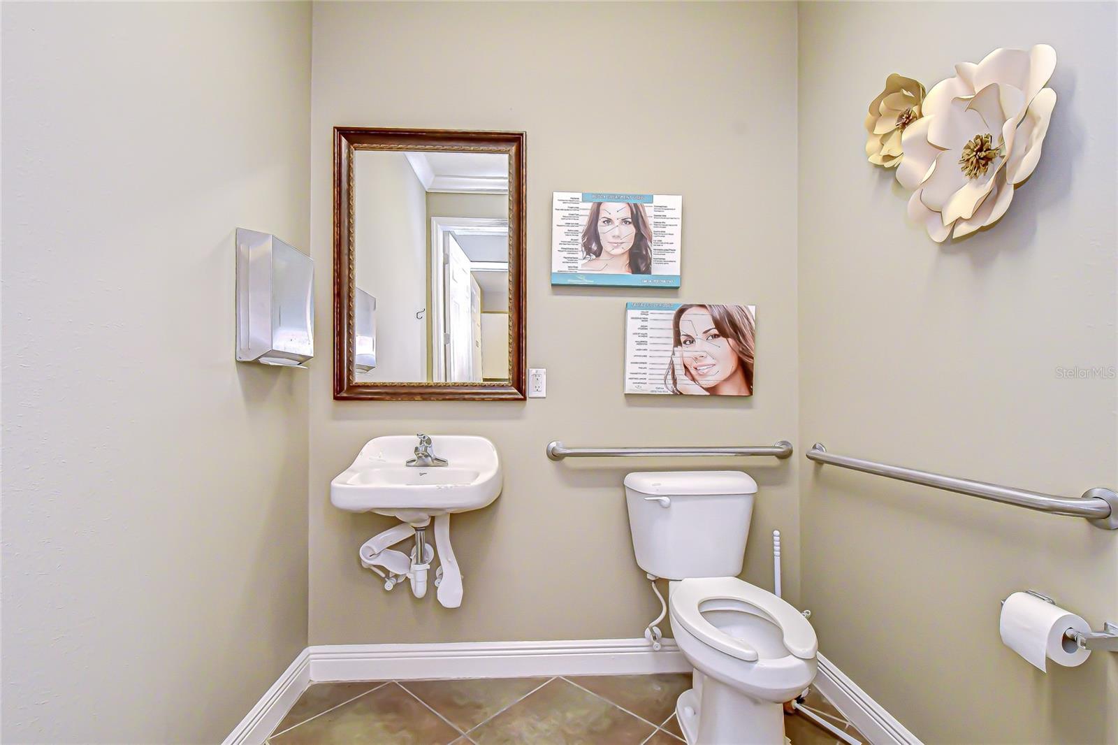 Image 27 of 38 For 6928 Linebaugh Avenue