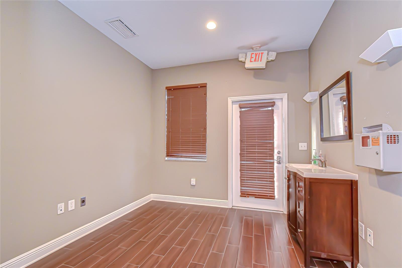 Image 28 of 38 For 6928 Linebaugh Avenue