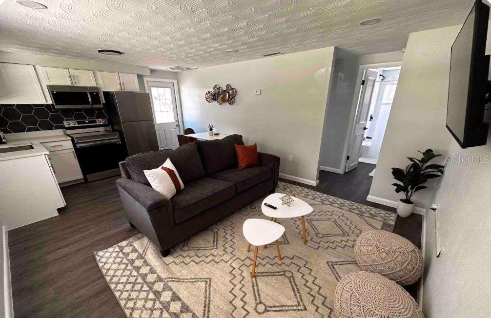 Listing photo id 11 for 38750 & 38752 2nd Avenue