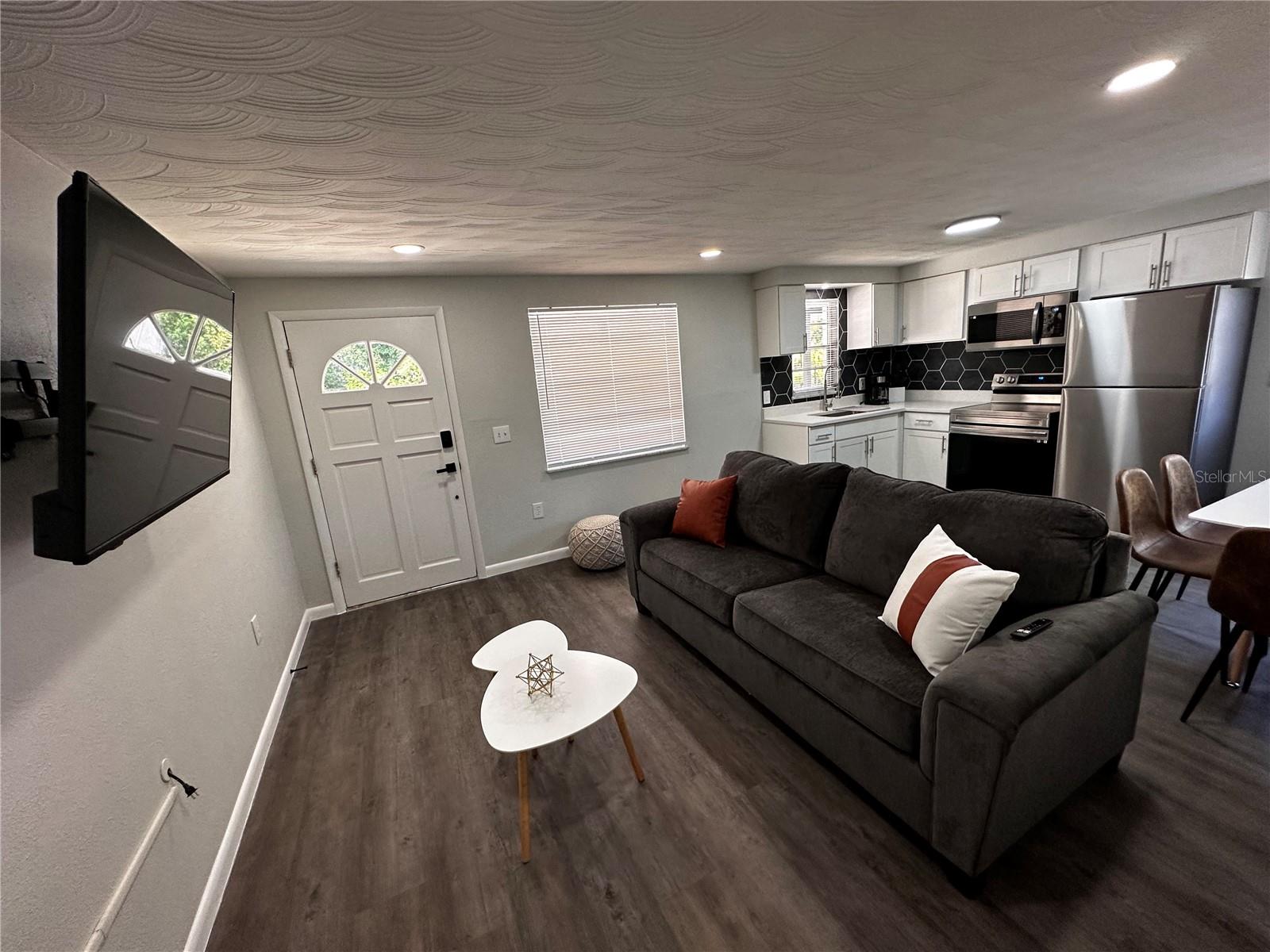 Listing photo id 12 for 38750 & 38752 2nd Avenue