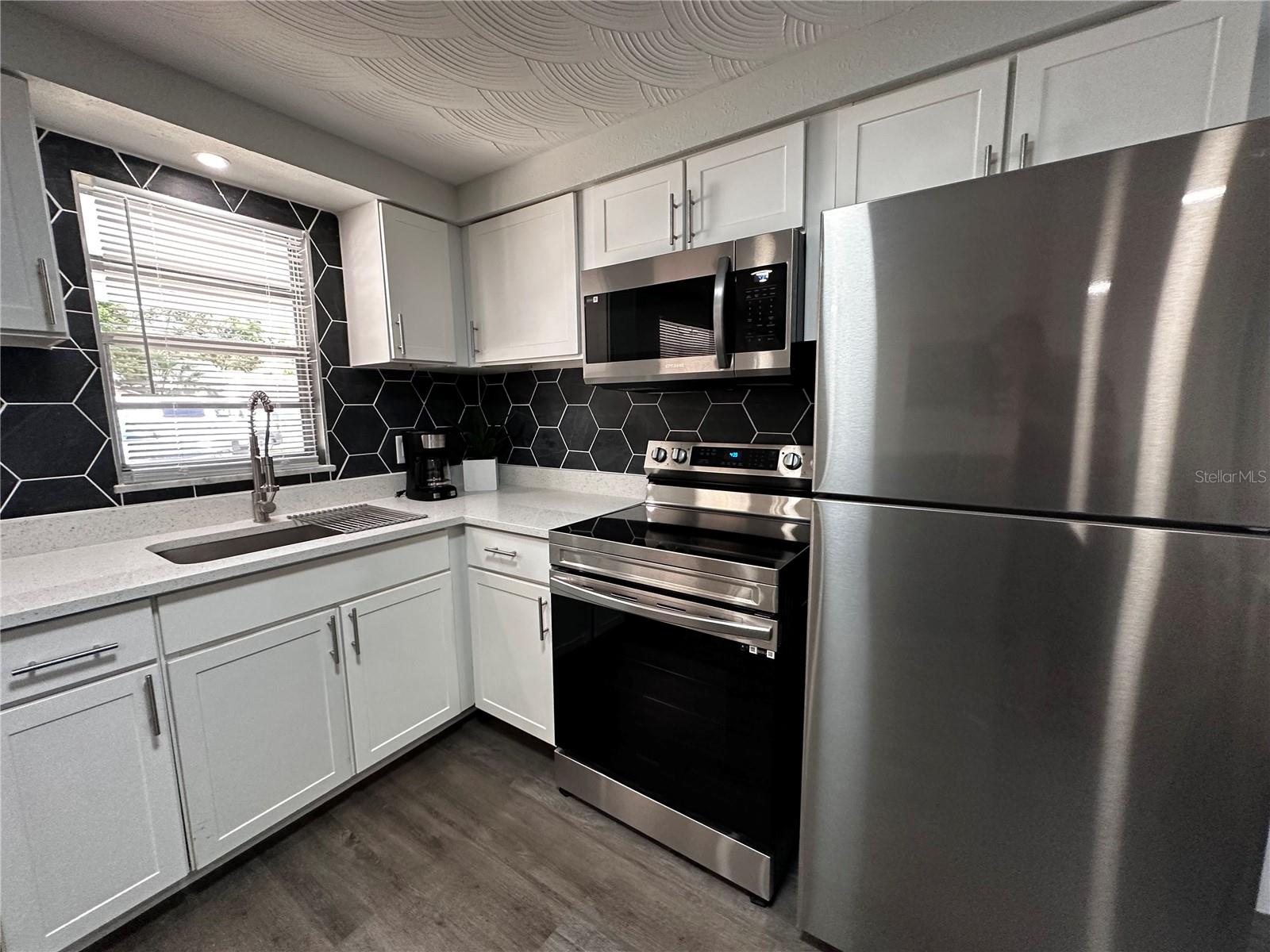 Listing photo id 13 for 38750 & 38752 2nd Avenue