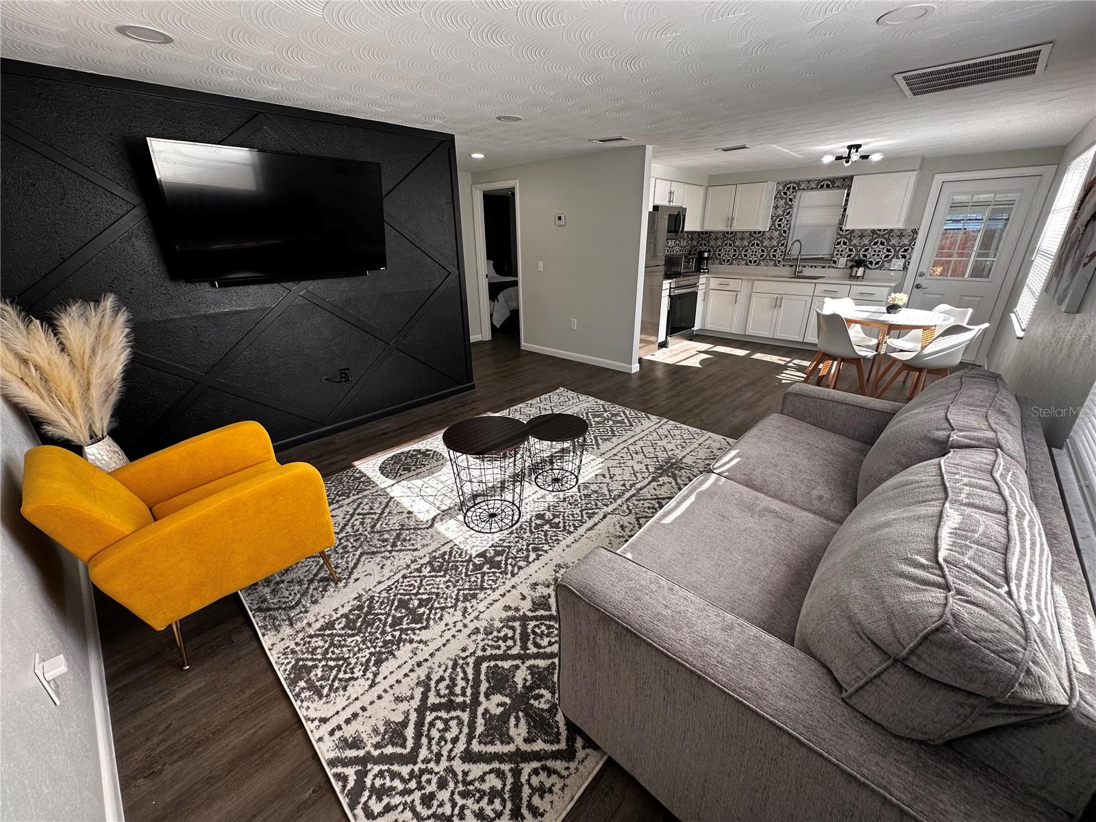 Listing photo id 1 for 38750 & 38752 2nd Avenue