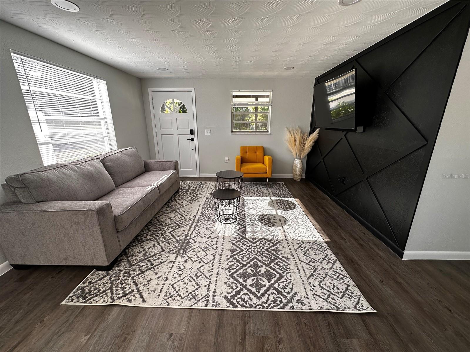 Listing photo id 2 for 38750 & 38752 2nd Avenue