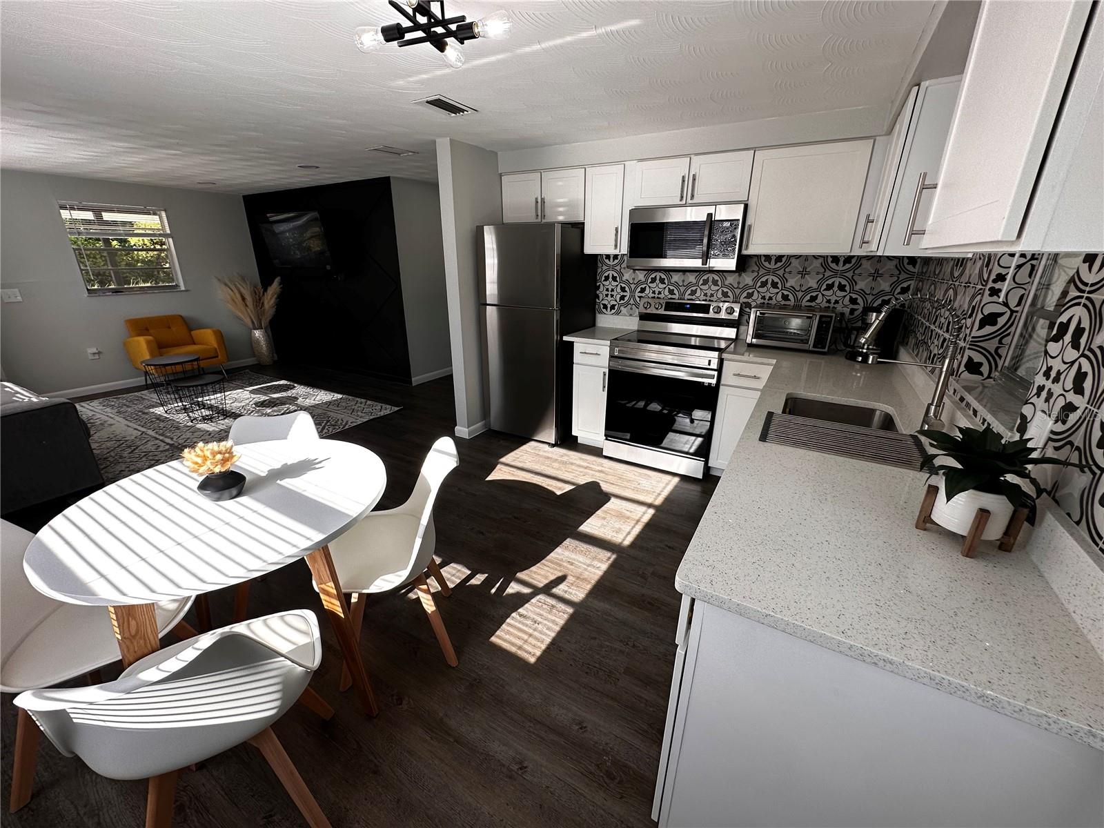 Listing photo id 6 for 38750 & 38752 2nd Avenue