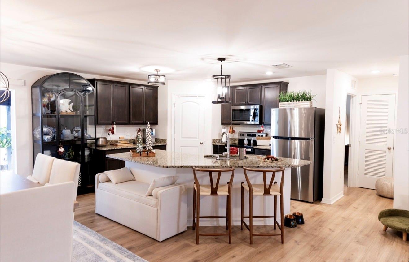 Listing photo id 10 for 1660 Lansdale Avenue