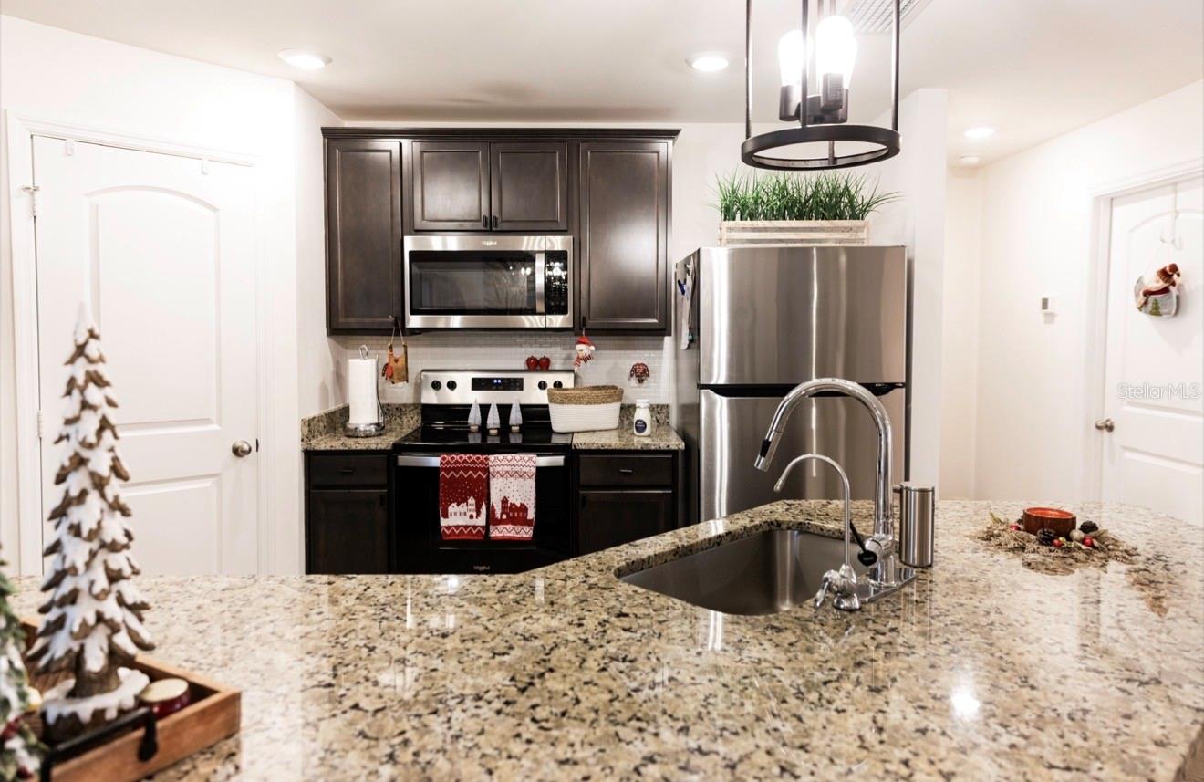 Listing photo id 12 for 1660 Lansdale Avenue