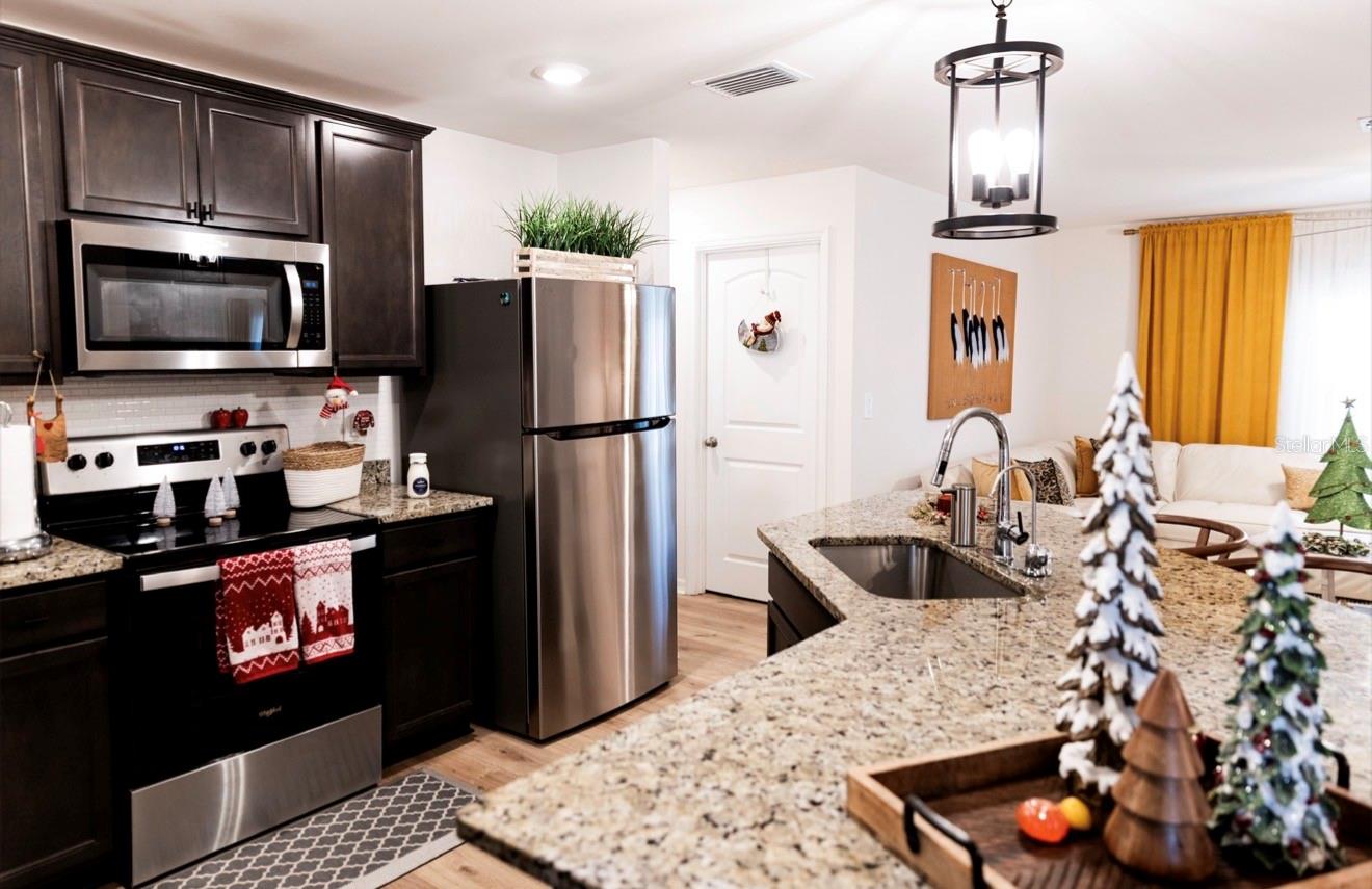 Listing photo id 15 for 1660 Lansdale Avenue