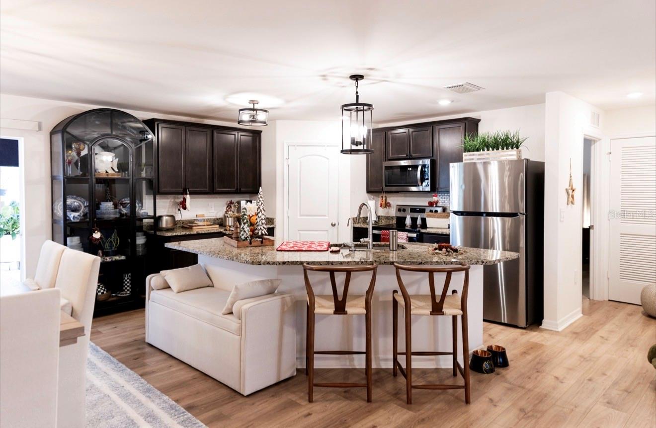 Listing photo id 16 for 1660 Lansdale Avenue